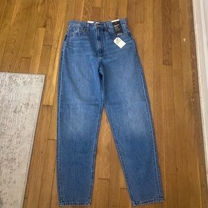 Levi’s High Loose Taper Jean NWT Size 28/6 never worn